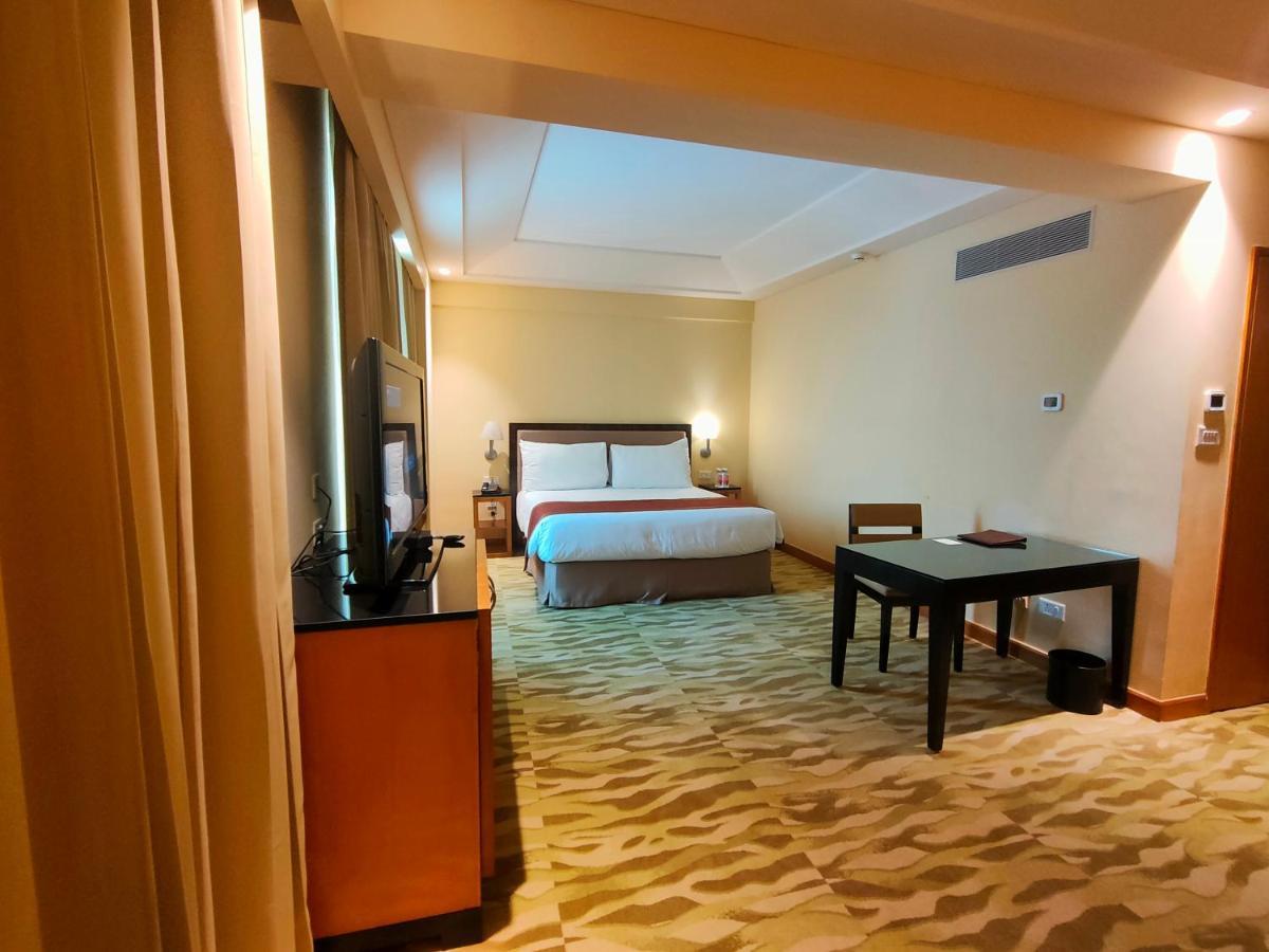 The Grand New Delhi Hotel Kültér fotó